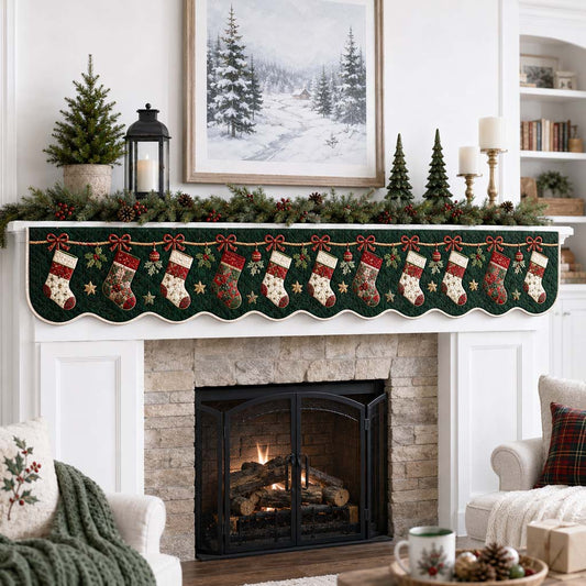 Evergreen Garland Stocking Quilted Mantel Scarf SN0HH0284