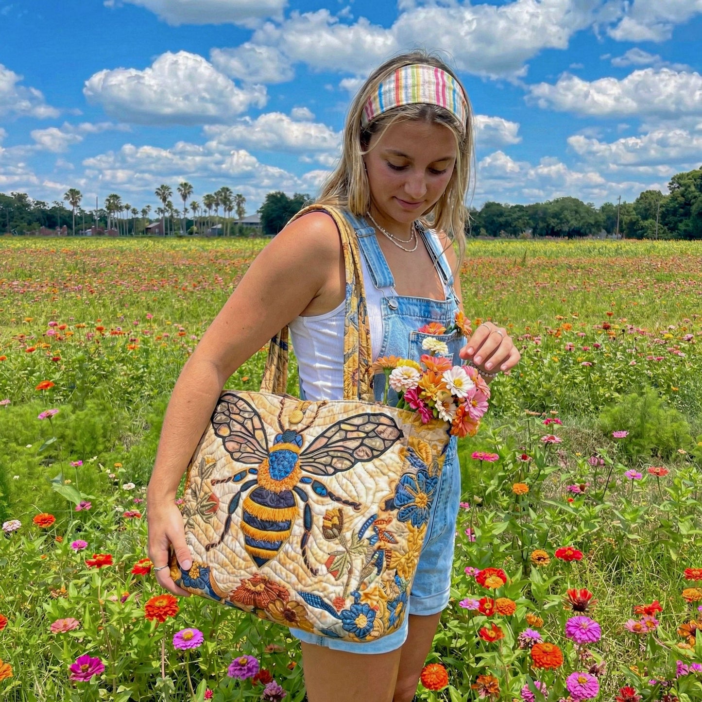 Wildflower Queen Bee Quilted Classic Tote Bag SN0NT022